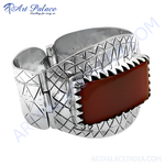 将图像加载到图库查看器中, Sterling silver bracelet featuring a rectangular carnelian stone, set in a polished silver frame.