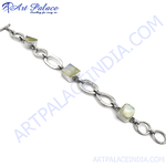 将图像加载到图库查看器中, 925 sterling silver moonstone bracelet featuring three square moonstone gemstones.