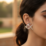 Load image into Gallery viewer, Pendientes de pez plateado con piedra rubí para mujer