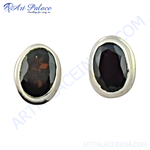 将图像加载到图库查看器中, Close-up of silver stud earrings with oval black gemstones set in a silver bezel.
