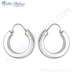Load image into Gallery viewer, Silver hoop earrings, polished finish, for women, classic design, everyday jewelry, silver hoops, gift idea.