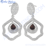 Load image into Gallery viewer, 925 silver dangle earrings with garnet gemstone drops, showcasing an elegant design.