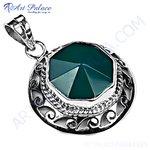Load image into Gallery viewer, 925 sterling silver pendant with a green faceted gemstone center, ideal for women's jewelry.