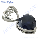Load image into Gallery viewer, 925 sterling silver heart-shaped pendant with a dark blue sapphire gemstone. A beautiful jewelry design.