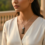 Load image into Gallery viewer, Colgante marrón tallado en plata para mujer | Joyería moderna