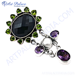 将图像加载到图库查看器中, 925 sterling silver pendant necklace with a large black onyx center stone, peridot accents, and amethyst details.