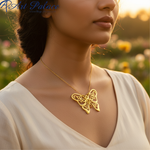 Load image into Gallery viewer, Colgante de mariposa dorada | Joyería para mujer | Regalo para ella