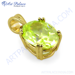将图像加载到图库查看器中, gold plating pendant with a large, oval-cut peridot gemstone, showcasing the vibrant green color and brilliance.