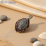 Load image into Gallery viewer, Colgante de plata con granate y marcasita | Regalo de joyería para mujer