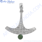 将图像加载到图库查看器中, 925 sterling silver Thor's hammer pendant with green emerald gemstone.