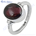 Load image into Gallery viewer, 925 sterling silver ring with a round, deep red garnet gemstone, a beautiful piece of jewelry.