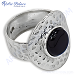 Load image into Gallery viewer, Hammered sterling silver ring with a large, polished black onyx gemstone center, perfect for women's fashion jewelry.