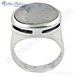 将图像加载到图库查看器中, Sterling silver moonstone ring with a large, oval, iridescent moonstone cabochon set in a polished silver band.