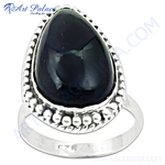 Load image into Gallery viewer, 925 sterling silver ring with a large black onyx gemstone in a teardrop shape, elegant jewelry design.