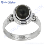 Load image into Gallery viewer, 925 sterling silver ring with oval-shaped green gemstone center