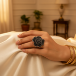 Load image into Gallery viewer, Anillo ajustable con rosa de cristal negro | Anillo de plata con flor para mujer