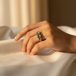 Load image into Gallery viewer, Anillo de plata con tres piedras preciosas verdes para mujer | Joyería de regalo