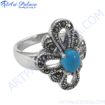 Load image into Gallery viewer, 925 silver ring featuring a vibrant blue turquoise gemstone and marcasite accents
