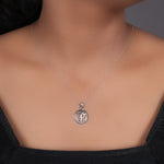 Load image into Gallery viewer, Collar con colgante Om en plata 925 | Joyería espiritual para mujer