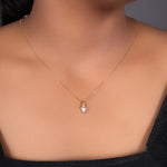 Load image into Gallery viewer, Collar con colgante de triángulo dorado para mujer | Joyería de moda