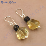 Load image into Gallery viewer, 925 sterling silver dangle earrings featuring faceted yellow citrine gemstones and dark blue iolite accents.
