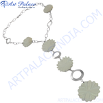 Load image into Gallery viewer, Silver flower pendant necklace with white flower design, suitable for women, elegant fashion jewelry.
