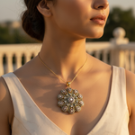 Load image into Gallery viewer, Collar con colgante floral de diamantes | Acabado en oro amarillo | Regalo para mujer
