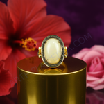 Load image into Gallery viewer, Anillo de oro con detalles de perla y diamantes | Regalo de joyería para mujer
