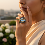 Load image into Gallery viewer, Anillo de oro con topacio azul y detalle de diamantes | Joyería para mujer
