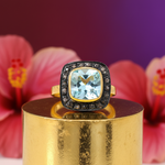 Load image into Gallery viewer, Anillo de oro con topacio azul y detalle de diamantes | Joyería para mujer
