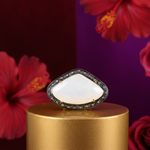 Load image into Gallery viewer, Anillo de pavé de diamantes y nácar | Joyería de lujo para mujer
