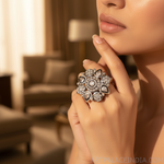 Load image into Gallery viewer, Anillo de oro con diamantes para mujer | Diseño floral | Regalo de compromiso
