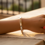 Load image into Gallery viewer, Brazalete cuadrado de plata para mujer | Joyería minimalista
