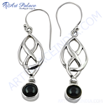 将图像加载到图库查看器中， Sterling silver dangle earrings with black onyx gemstones and a Celtic knot design
