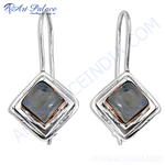 Load image into Gallery viewer, 925 sterling silver dangle earrings with square-cut gray labradorite gemstones.
