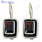 Load image into Gallery viewer, 925 sterling silver dangle earrings with square garnet gemstone.
