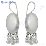 将图像加载到图库查看器中， Elegant silver dangle drop earrings with a polished finish and a unique design, perfect for women.
