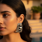 Load image into Gallery viewer, Pendientes de máscara de pájaro de plata | Joyas llamativas para mujer
