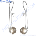 Load image into Gallery viewer, Silver drop earrings featuring a pearl design, perfect for women&#39;s fashion jewelry.
