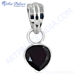 Load image into Gallery viewer, 925 sterling silver black onyx heart pendant, a stylish and elegant jewelry piece for women
