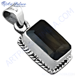 将图像加载到图库查看器中， 925 sterling silver pendant featuring a rectangular cut smoky quartz gemstone, showcasing a rich, dark color.
