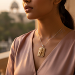 Load image into Gallery viewer, Colgante de hueso tallado | Diseño de conejo | Borde de plata
