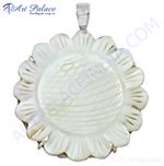 将图像加载到图库查看器中， A silver pendant in a flower shape with a mother of pearl center, beautiful jewelry for women
