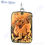 将图像加载到图库查看器中， Natural stone pendant featuring a detailed carved horse design, tan color, charm style
