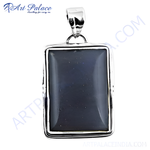 Load image into Gallery viewer, 925 sterling silver pendant featuring a rectangular blue gemstone. Elegant and suitable for daily wear.
