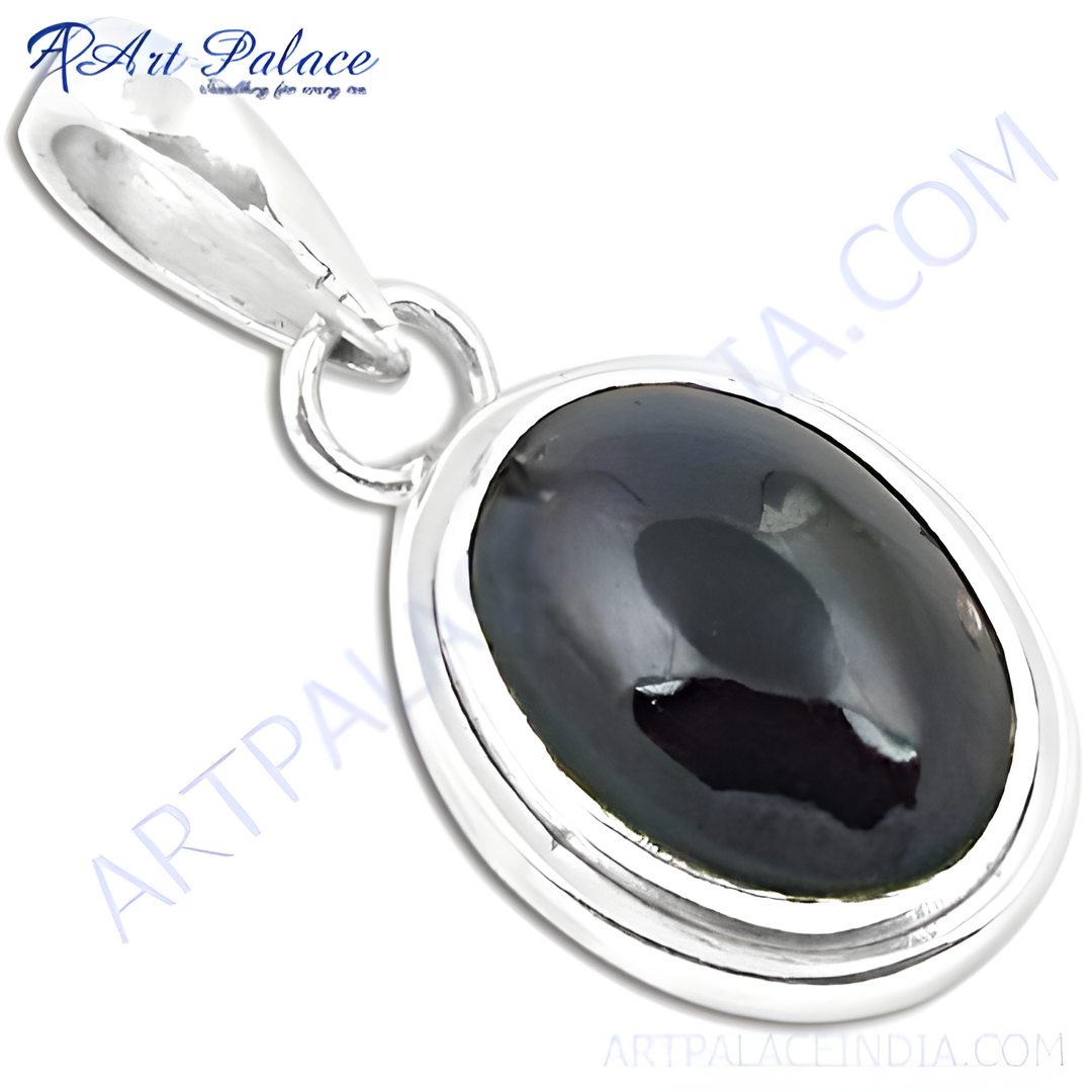 925 sterling silver pendant with oval-shaped black onyx gemstone. A stylish and elegant jewelry piece.