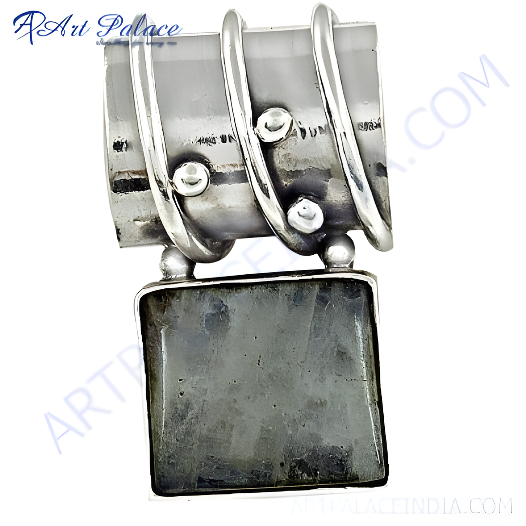Sterling silver ring with a rectangular labradorite gemstone. Modern design with unique silver detailing.