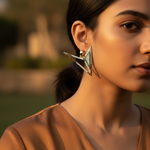 将图像加载到图库查看器中， 镶嵌宝石的金色三角形吊坠项链 | 时尚首饰
