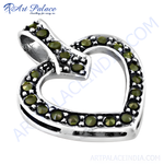 Load image into Gallery viewer, 925 sterling silver heart pendant necklace with green gemstones
