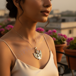 Load image into Gallery viewer, Colgante egipcio alado de plata 925 para mujer | Joyería de piedra lunar
